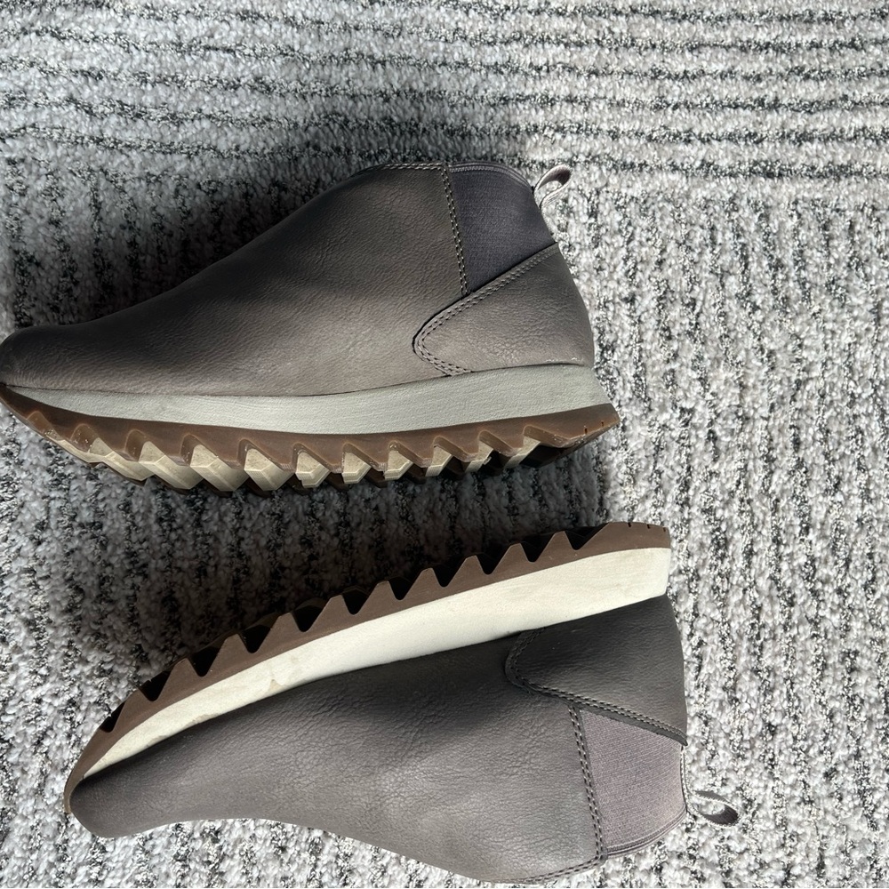 Merrell Women's Taupe Ankle Booties